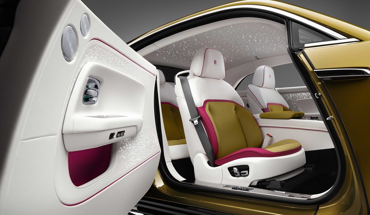 Фотография Rolls Royce Spectre (6 слайд)